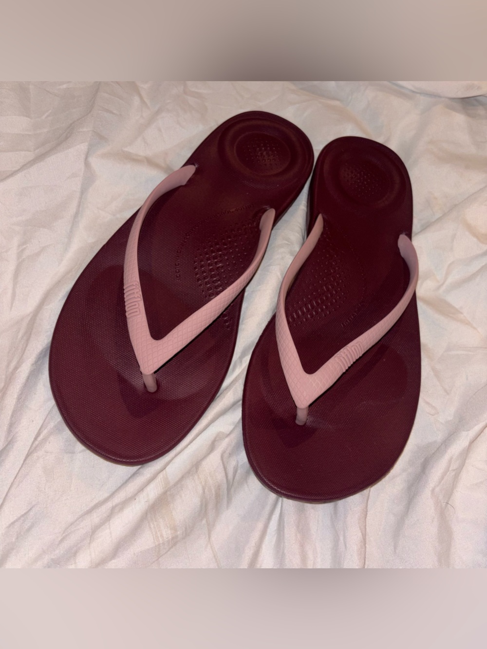 Fitflop Women's Burgundy Sandals with Pale Pink IQUSHION ergonomic flip-flops